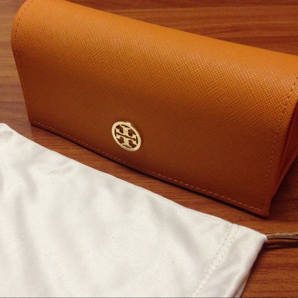 💯 % Auth Tory Burch Sunglass case w/ dustbag - Picture 3 of 3